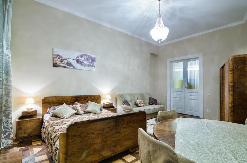 Modern And Classic Apart. Central Location Lviv Exterior photo